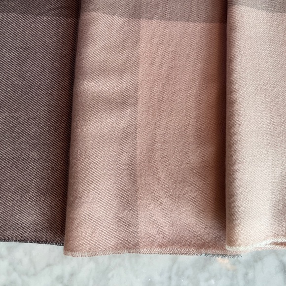 LOVE & LORE multi toned scarf/ shawl/ wrap. PINKS and GRAYS. Super soft NWT. - Picture 4 of 5